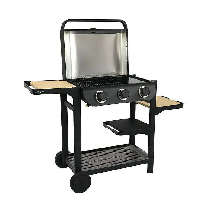 Barbacoa de gas Flavo 60 - Número de quemadores: 3 ud. - La imagen muestra un carrito de parrilla negro, con tres quemadores, una capota de acero inoxidable y estantes de madera para asar al aire libre.