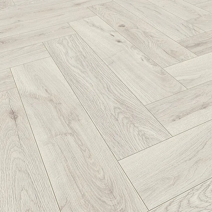 Krono Original Laminat Herringbone - Chantilly Oak, Fischgrät, 630 x 126 x 8 mm - Helles Fischgrätparkett. Das Holz ist hell und zeigt eine natürliche Maserung. Ideal für moderne und klassische Innenräume.