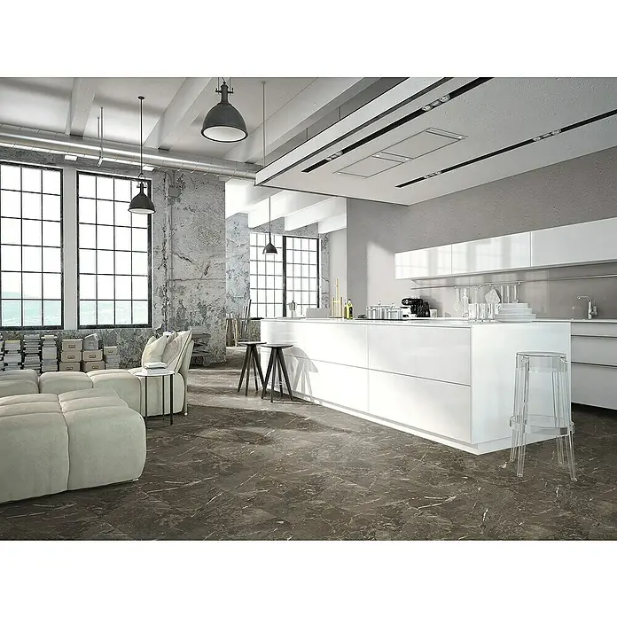 Classen Laminat Visiogrande - Emperador anthrazit, 604 x 280 x 8 mm - Helle Küche mit minimalistischem Design, weißen Schränken und einer Kochinsel. Klare Linien und moderne Beleuchtung schaffen eine elegante Atmosphäre.