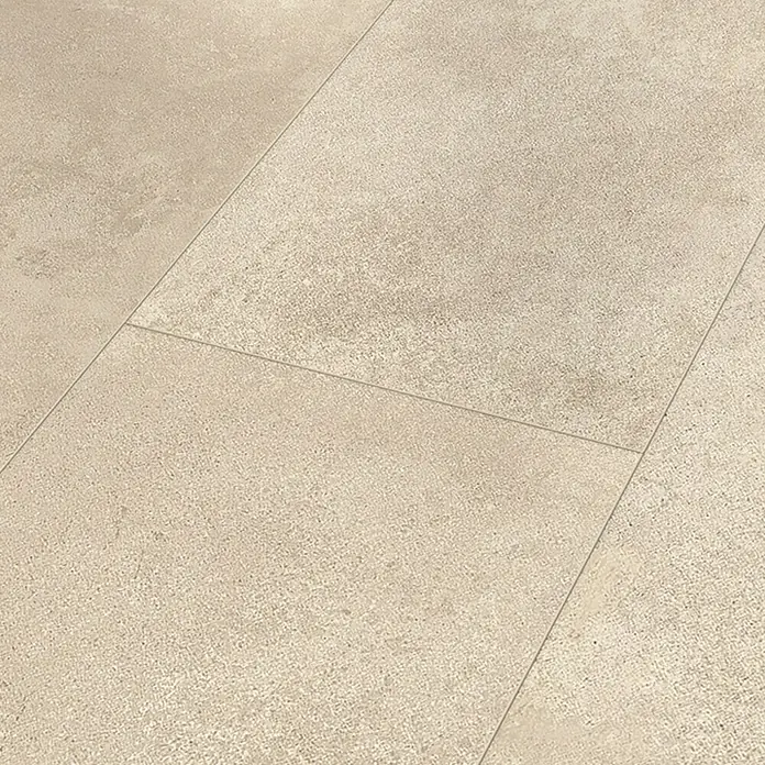 Classen Laminatmuster Visiogrande - 300 x 282 x 8 mm, Fliesenoptik, Sand beige - Nahaufnahme von beigen Bodenfliesen mit dezenter Textur und feinen Fugen, die ein elegantes und modernes Design präsentieren.