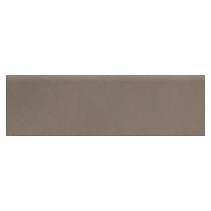 Ambiente by Palazzo Sockelfliese - 8 x 60 cm, Taupe, Matt - Elegante braune Textur mit subtilen Schattierungen, die eine warme und einladende Atmosphäre für Produktpräsentationen schafft.