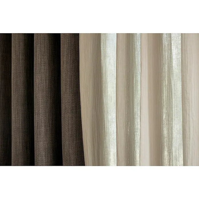 Cortina con ollaos Bambula Elia - An x Al: 200 x 260 cm, Taupe, Materiales naturales - Primer plano de cortinas marrones y beige. Un diseño textil que muestra texturas sutiles, ideal para crear un ambiente acogedor.