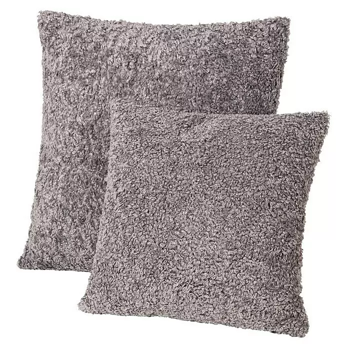 Kissen Teddy - Grau, 60 x 60 cm, 100 % Polyester - Zwei graue Kissen aus strukturiertem Bouclé.