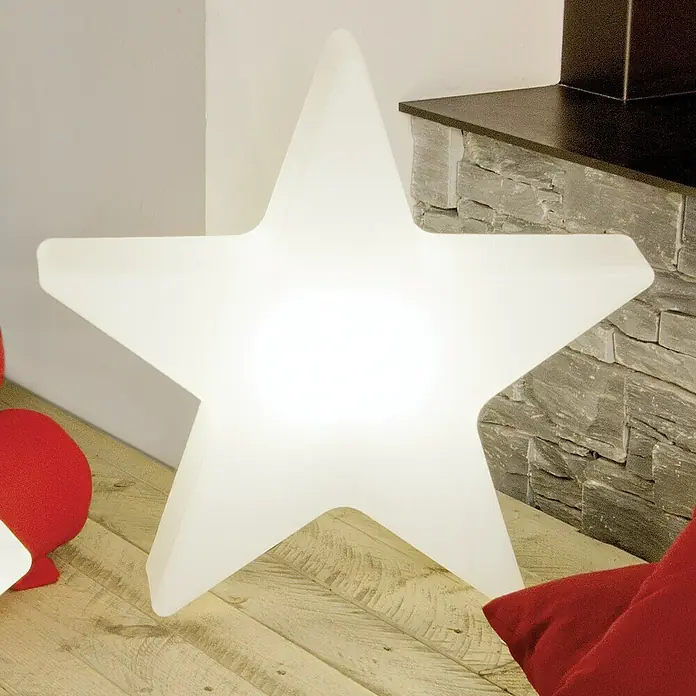 8 Seasons Design Shining LED-Stern Star Mini - 6 W, Weiß, Durchmesser: 40 cm - Das Bild zeigt eine leuchtende, weiße Sternenlampe, die auf einem Holzboden steht. Die Lampe ist ein dekoratives Element und sorgt für eine angenehme Atmosphäre.