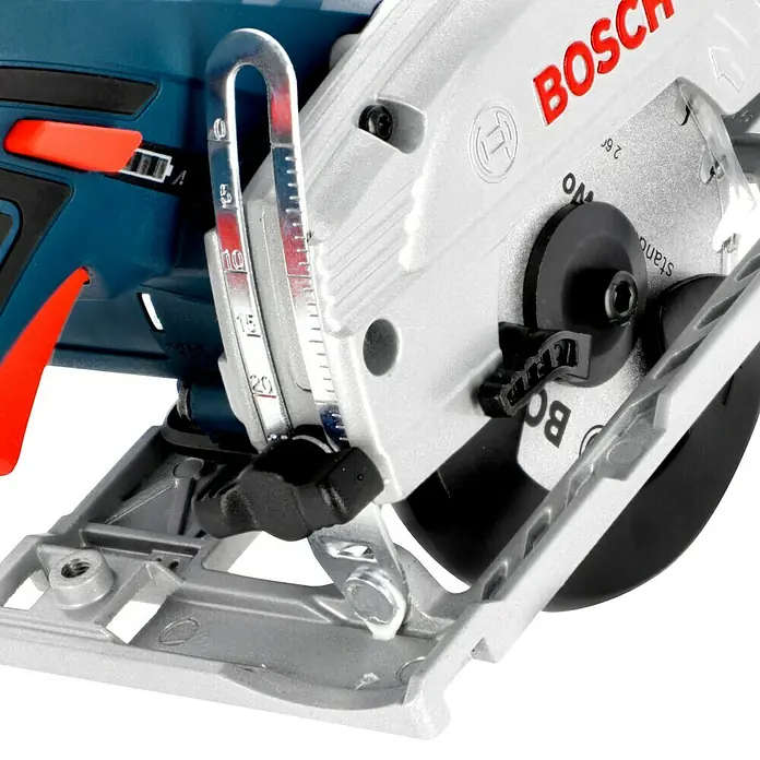 Bosch Professional Akku-Handkreissäge GKS 12V-26 - 12 V, Li-Ionen, Ohne Akku, Sägeblatt: 85 mm, 1.400 U/min - Nahaufnahme einer blauen Bosch-Kreissäge mit Tiefeneinstellung und gut sichtbarem Sägeblatt.