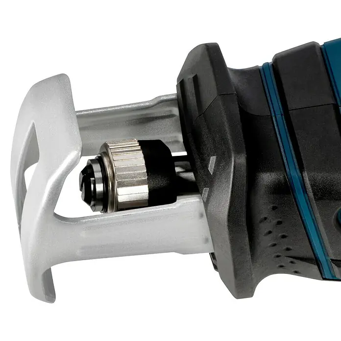 Bosch Professional AMPShare 18V Akku-Säbelsäge GSA 18 V-LI C L-Boxx - 18 V, Ohne Akku, 3.050 /min, Koffer - Nahaufnahme der Säbelsäge, die Details des Werkzeugs wie Blattaufnahme und robuste Bauweise hervorhebt.