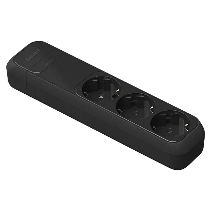 Famatel Base de enchufe múltiple - x 3, Negro, IP20, Sin interruptor - Una regleta negra de Famatel con tres enchufes, aislada sobre un fondo negro.