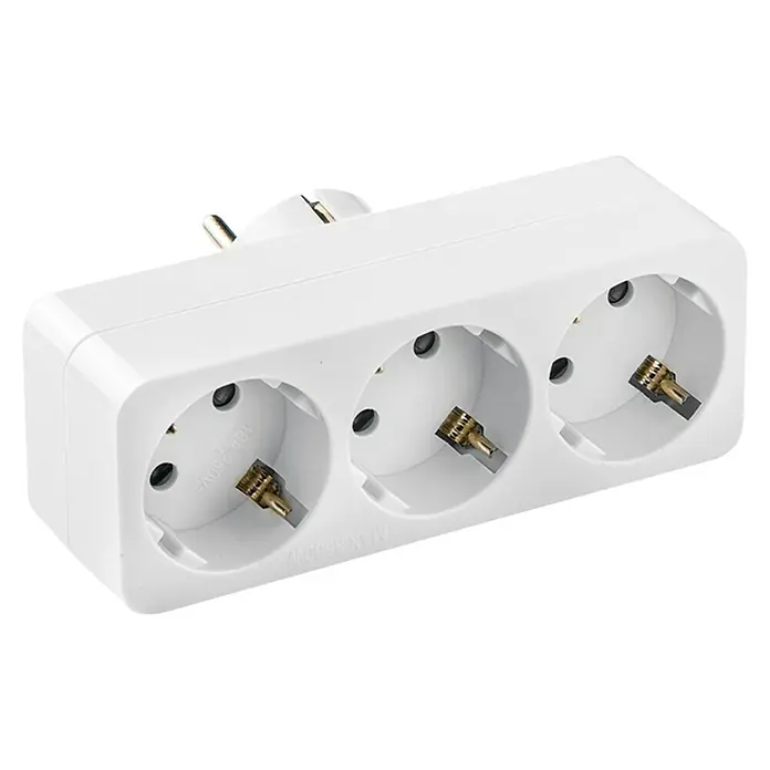 Famatel Ladrón triple - 3.500 W - Adaptador de enchufe triple blanco para uso doméstico. El adaptador está clasificado para 16A y 230V.