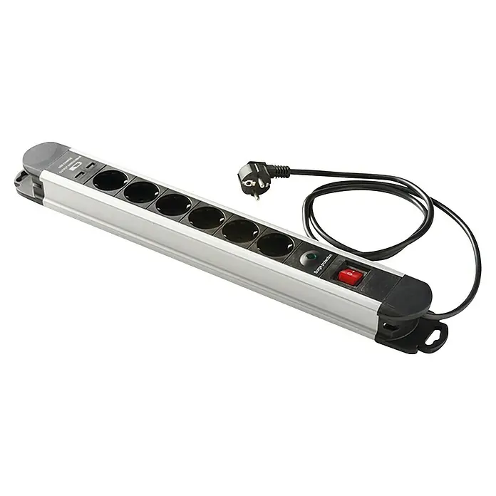 Famatel Base de enchufe múltiple con USB - Número de enchufes Schuko: 6 ud., Negro/Gris, Longitud del cable: 150 cm, IP20, Con interruptor - Regleta de alimentación plateada con seis enchufes, dos puertos USB, un interruptor y un enchufe, todo sobre un fondo negro.