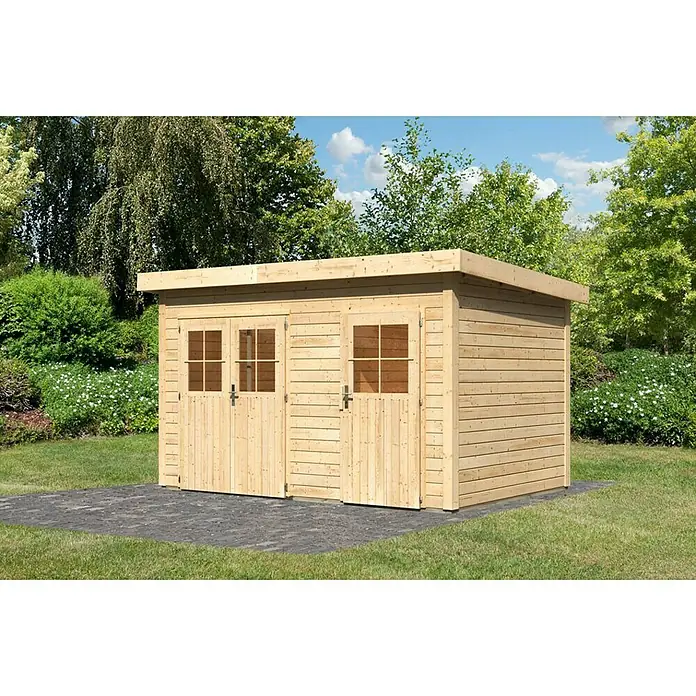 Karibu Gartenhaus Tintrup - Holz, Natur - Holzgartenhaus mit Doppeltür und Fenstern auf gepflasterter Fläche im Garten.