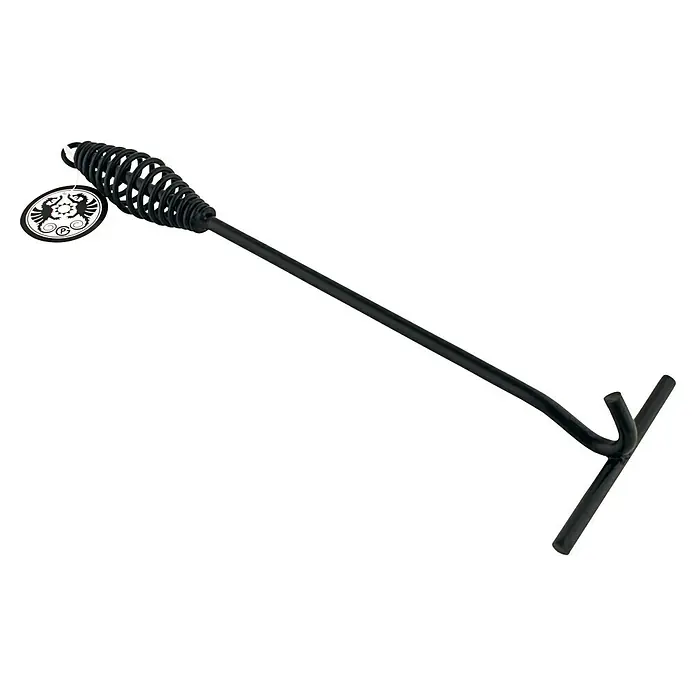 Petromax Deckelheber - Passend für: Dutch Oven Deckel, Länge: 34 cm - Nahaufnahme eines schwarzen Ofenkrückens mit spiralförmigem Griff und einem Etikett, das an der Oberseite befestigt ist.