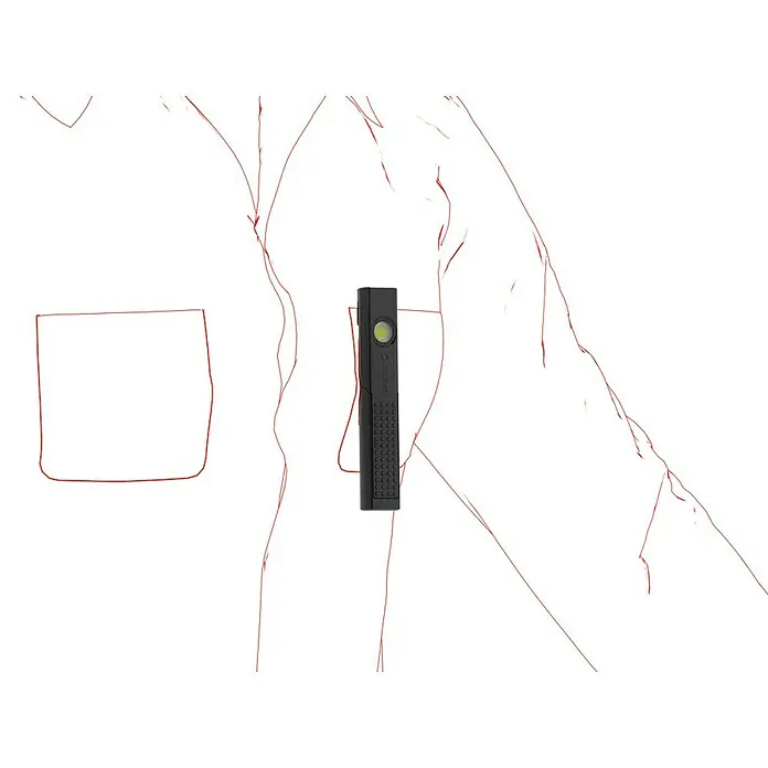 Ledlenser LED-Arbeitsleuchte W4R Work - L x B x H: 163 x 28 x 20 mm, Akkubetrieben - Nahaufnahme einer Taschenlampe mit Clip, befestigt an einem weißen Hemd, ideal für Arbeitseinsätze.