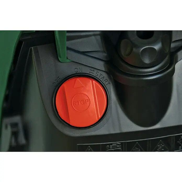 Bosch Elektro-Häcksler AXT RAPID 2200 - Max. Aststärke: 4 cm, 2.200 W - Nahaufnahme eines roten Stoppknopfes mit der Aufschrift „Stop“ auf einem Gerät, umgeben von den Beschriftungen „Off“, „On“ und „Start“.