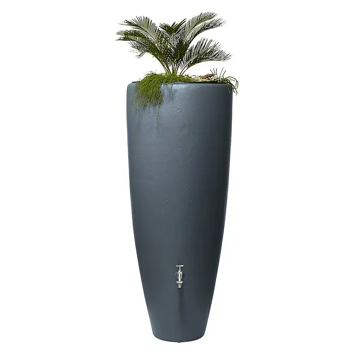 Garantia Classic Line Regenspeicher 2 in 1 - Graphite grey - Der hohe, schlanke Regenspeicher in dunklem Grau ist mit einem Hahn ausgestattet und mit Grünpflanzen bepflanzt, die das Erscheinungsbild aufwerten.