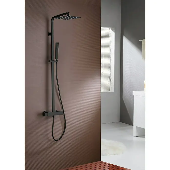 IO Sistema de ducha Quadra Elite - Con grifo termostático, Distancia entre orificios: 15 cm, Negro - Elegante conjunto de ducha en negro mate con rociador y ducha de mano. Su diseño moderno aporta un toque sofisticado y cómodo al baño.
