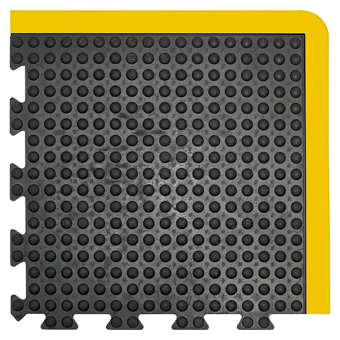 Coba Anti-Ermüdungsmatte Bubblemat Connect Ecke - 50 x 50 cm, Passend für: Coba Connect Safety 28638661 / 28638616 - Abbildung einer rutschfesten, schwarzen Gummimatte mit gelbem Rand und Noppen. Ideal für Werkstätten oder als Bodenschutz.