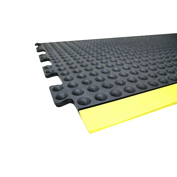 Coba Anti-Ermüdungsmatte Bubblemat Safety Endelement - 90 x 60 cm, Passend für: Coba Bubblemat Safety 28638689 / 28638643 / 28638652 - Eine schwarze, genoppte Gummimatte mit gelbem Rand, die als Arbeitsplatzmatte dient und für Komfort und Sicherheit sorgt.