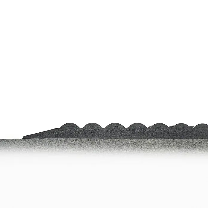 Coba Anti-Ermüdungsmatte Elite® Bubble90 x 120 cm - Nahaufnahme eines grauen Schaumstoffprodukts mit wellenförmigem Profil, ideal für Polsterungen oder Dämmungen.