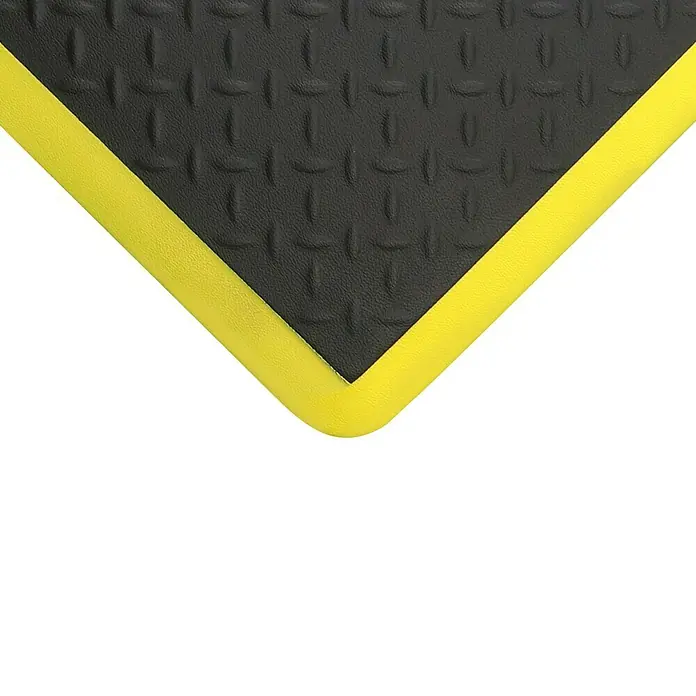Coba Anti-Ermüdungsmatte Elite® Diamond - 90 x 120 cm, Schwarz/Gelb - Bild einer schwarzen Anti-Ermüdungsmatte mit gelben Sicherheitskanten.