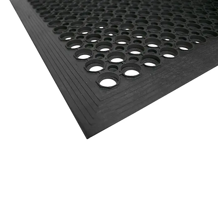 Coba Ringmatte Rampmat - 150 x 90 cm, Schwarz - Schwarze Gummimatte mit Löchern. Rutschfeste und robuste Gummimatte für den Innen- und Außenbereich mit guter Drainage für mehr Sicherheit.