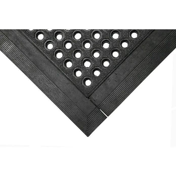 Coba Anti-Ermüdungsmatte Fatigue-Step Grit Top - 90 x 90 cm, Gelochte Oberfläche - Detailaufnahme einer schwarzen, perforierten Gummimatte mit verstärktem Rand. Rutschfest und strapazierfähig für industrielle Umgebungen.