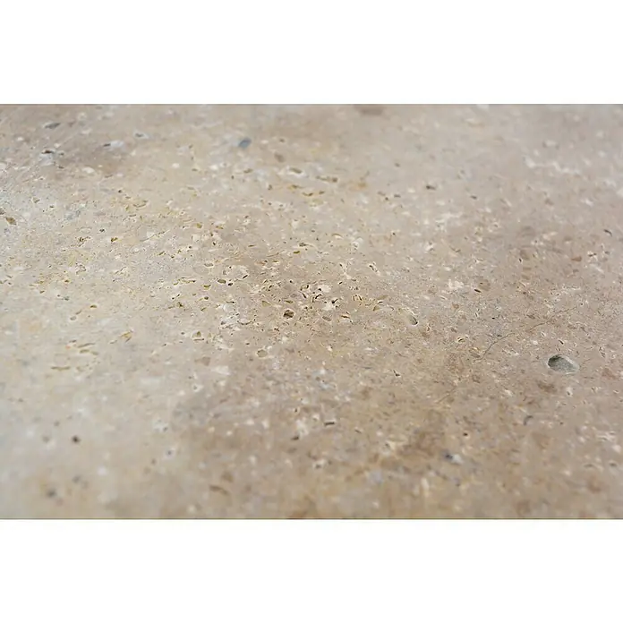 Antikmarmorfliese Travertin Chiaro - 30,5 x 30,5 cm, Beige, Matt - Nahaufnahme einer strukturierten, hellbraunen Travertin-Oberfläche mit kleinen Löchern und natürlichen Mustern.