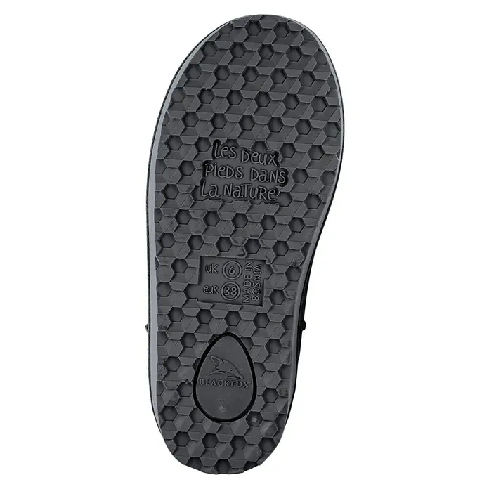 Black Fox Winterstiefel Cheyennetoo - Schuhgröße: 41, Schwarz - Die Sohle eines Blackfox-Schuhs mit sechseckigem Profil, Größenangaben (UK 6, EUR 38) und dem Schriftzug "Les Deux Pieds Dans La Nature".