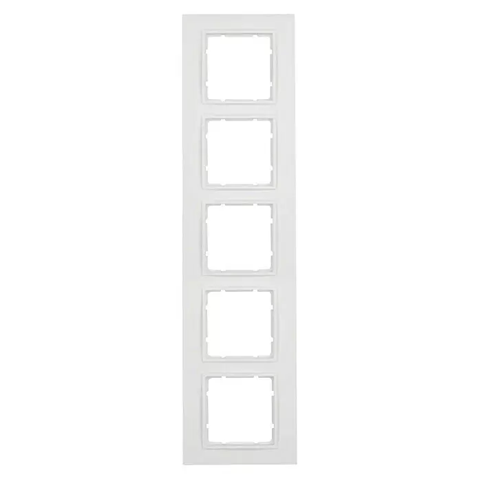 Berker B.7 Abdeckrahmen 10156919 - Polarweiß, 5-fach, Kunststoff - Weiße Tür mit fünf transparenten Glaseinsätzen.
