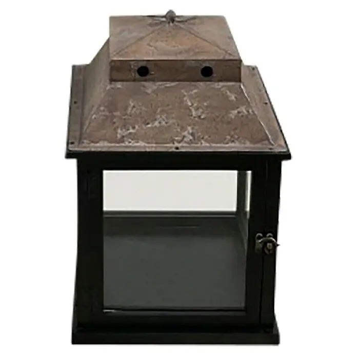 Laterne Modern - 1 Stk., L x B x H: 28 x 28 x 40 cm, Schwarz - Nahaufnahme einer dekorativen Laterne mit einem rustikalen, metallenen Oberteil und einem schwarzen Rahmen, ideal für stimmungsvolle Beleuchtung.