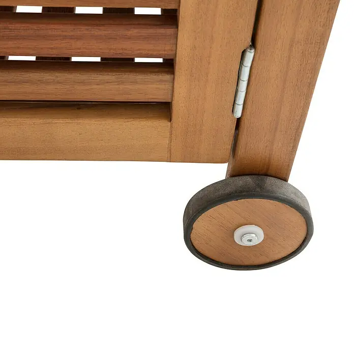 Sunfun Diana Garten-Aufbewahrungschrank - 58 x 77 x 88 cm, Mit Rollen - Detailaufnahme eines Holzmöbelstücks mit Rollen und Lamellenstruktur. Das Bild zeigt die hochwertige Verarbeitung des Produkts.