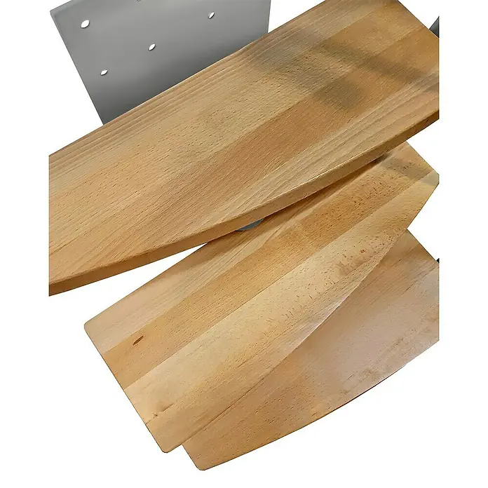 Atrium Raumspartreppe Mini Plus Linco - Farbton Metall: RAL 9006, Breite: 60 cm, Buche, Geschosshöhe: 222 cm - 300 cm - Detailaufnahme von hellen Holzstufen mit abgerundeten Kanten und einer grauen Metallhalterung im Hintergrund.