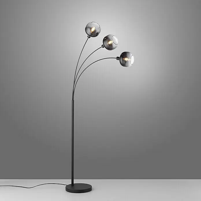 Just Light Zea Stehleuchte - 25 W, Höhe: 160 cm, Schwarz, E14 - Dunkelgraue Stehleuchte mit drei gebogenen Armen, jeder mit einem rauchigen Glaskugelschirm und sichtbarer Glühbirne.