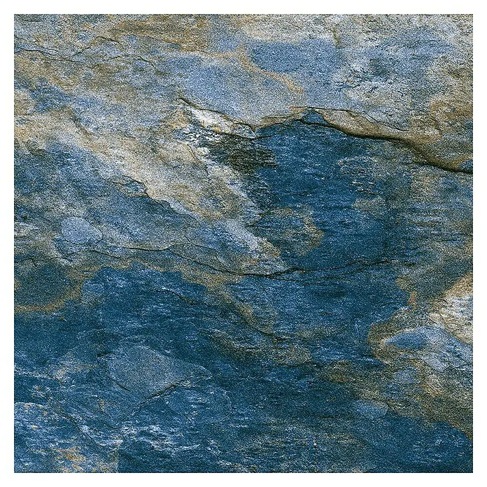 Decocer by Cinca Feinsteinzeugfliese Splash Azul - 15 x 15 cm, Blaugrau, Matt - Abstrakte blaue und graue Steintextur mit subtilen Goldakzenten, ideal für Hintergründe und Designs.