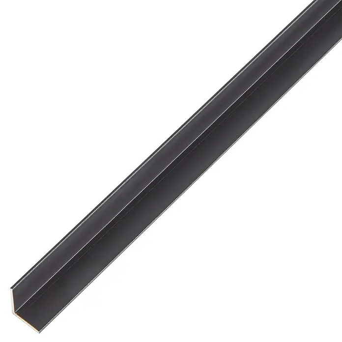 Kantoflex Winkelprofil - 1.000 x 10 x 10 mm, Stärke: 1 mm, Schwarz - Nahaufnahme eines L-förmigen Metallprofils, ideal für Bau- oder Renovierungsprojekte, auf einem neutralen, weißen Hintergrund.