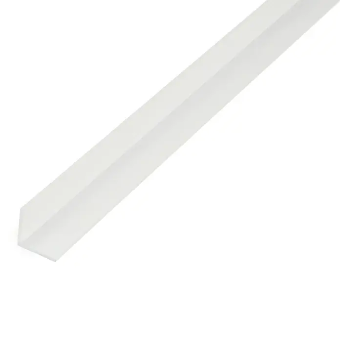 Kantoflex Winkelprofil Eco - 2.000 x 25 x 25 mm, Stärke: 1 mm, Kunststoff, Weiß - Nahaufnahme einer weißen PVC-Winkelleiste, ideal für saubere Abschlüsse und Kantenschutz im Innenausbau. Robuste und langlebige Eckschutzleiste.