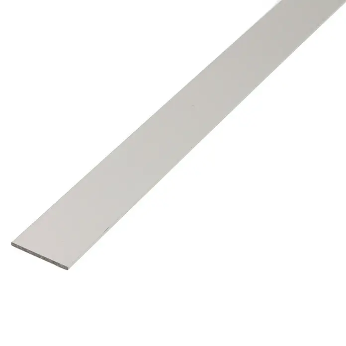 Kantoflex Flachprofil - B x L: 20 x 1.000 mm, Stärke: 5 mm, Silber - Dieses Bild zeigt ein gerades, silberfarbenes Flachmaterial auf einem weißen Hintergrund, das sich ideal für Bastel- oder Bauprojekte eignet.