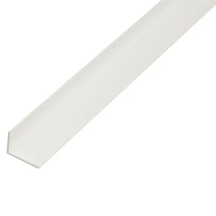 Kantoflex WinkelprofilL x B x H: 2.000 x 20 x 10 mm, Stärke: 1 mm, PVC, Winkel: Ungleichschenklig - Ein einzelnes, weißes Kunststoff-Winkelprofil, das sich diagonal über ein weißes Feld erstreckt. Ideal zum Schutz von Ecken und Kanten.