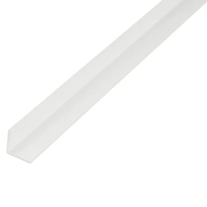 Kantoflex Winkelprofil Eco - 2.000 x 30 x 30 mm, Stärke: 1 mm, Kunststoff, Weiß - Nahaufnahme einer weißen PVC-Winkelleiste, die für saubere Kanten und Ecken im Innenausbau sorgt. Ideal für Wandverkleidungen und Möbel.
