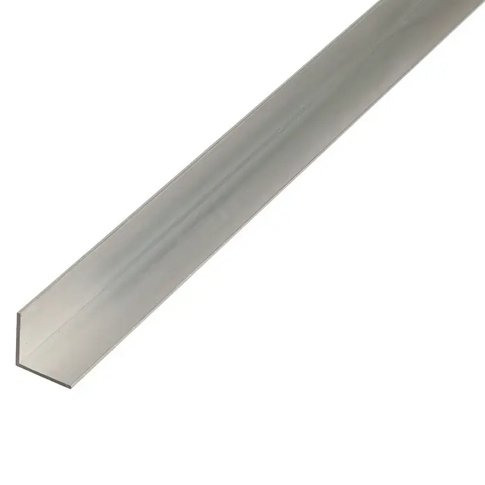 Kantoflex Winkelprofil - L x B x H: 2.000 x 40 x 40 mm, Stärke: 2 mm, Aluminium, Silber, Unbehandelt - Nahaufnahme eines Aluminium-Winkelprofils, das für Bau- und Konstruktionsprojekte geeignet ist. Seine robuste Beschaffenheit garantiert Langlebigkeit.
