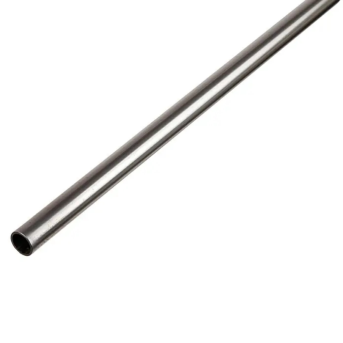 Kantoflex Rundrohr - Ø x L: 42,4 x 2.000 mm, Edelstahl, Silber, Stärke: 2 mm - Aufnahme eines einzelnen, glänzenden Metallrohrs auf einem hellen Hintergrund, das die Reflexionen und die zylindrische Form des Rohrs hervorhebt.