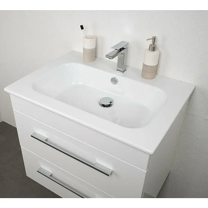 Lanzet K5 Einbauwaschbecken - 71 x 51,5 cm, Weiß - Ein Waschbeckenunterschrank mit zwei Schubladen und einem weißen Waschbecken mit Armatur, Seifenspender und Zahnputzbecher.