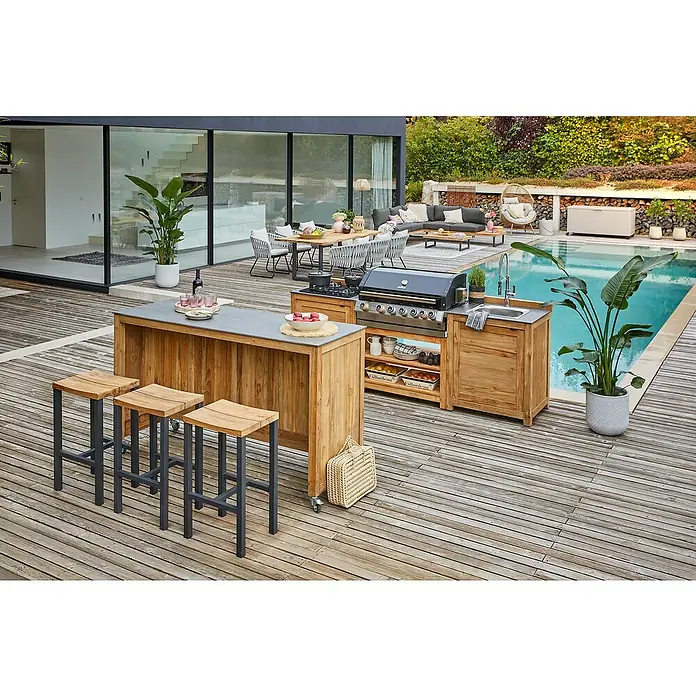 Sunfun Zoe Outdoorküchen-Modul Grillbar - Braun, B x T x H: 188 x 67 x 110,2 cm, Teakholz - Im Freien-Küche mit Grill und Barhockern. Die moderne Außenküche ist aus hellem Holz gefertigt und bietet viel Platz zum Kochen und Genießen.