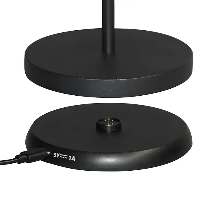 FHL easy Akku-Tischleuchte COSENZA 2.0 - 2 W, L x B x H: 11 x 11 x 34 cm, Sandschwarz, RGB - Nahaufnahme der Ladestation für das Produkt, die 5V/1A-Leistung bietet und ein elegantes, modernes Design aufweist.