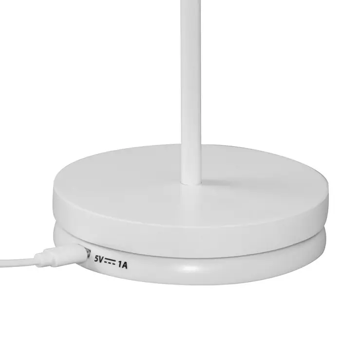 FHL easy Akku-Tischleuchte COSENZA 2.0 - 2 W, L x B x H: 11 x 11 x 34 cm, Sandweiß, RGB - Nahaufnahme einer weißen Tischleuchte, die über ein USB-Kabel mit Strom versorgt wird, perfekt für moderne Schreibtische.