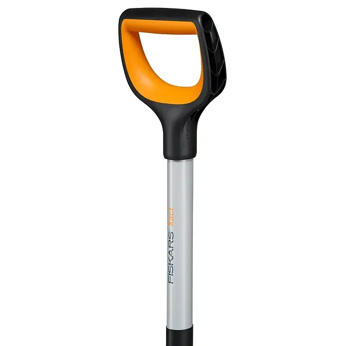 Fiskars Xact Spatengabel - Arbeitsbreite: 18,5 cm, Anzahl Zinken: 4, Langstiel - Nahaufnahme eines Fiskars Xact Unkrautstechers mit orangefarbenem Griff und silberfarbenem Schaft.