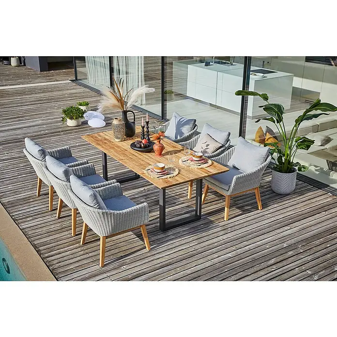 Sunfun Paula Gartenmöbel-Set XL - 8 -tlg., Schweizer-Kante/U-Gestell, Teak/Edelstahl/Polyrattan/Aluminium, Teak/Grau/Naturbraun - Ein stilvolles Outdoor-Essset mit Holztisch und Rattansesseln mit grauen Kissen, ideal für Mahlzeiten im Freien.