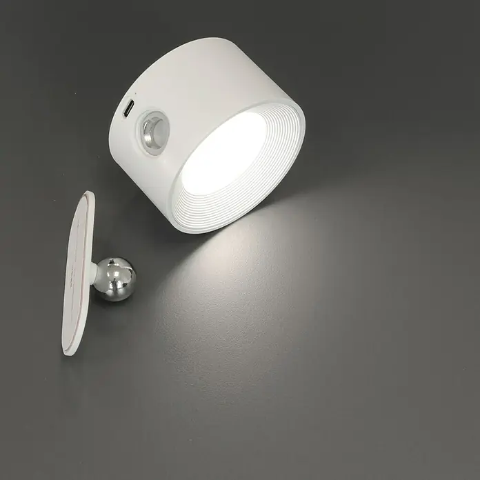 FHL easy Magnetic Akku-Wandleuchte - 9,5 x 8 x 4,5 cm, Weiß, Mehrfarbig, 2 W, IP20 - Weiße LED-Lampe mit magnetischer Kugelhalterung und USB-Anschluss für flexible Beleuchtungslösungen im Innenbereich.