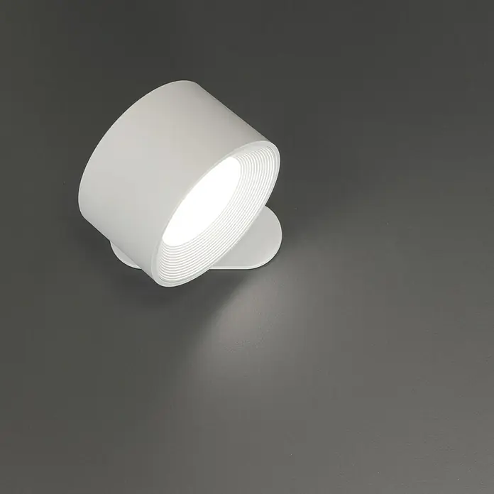 FHL easy Magnetic Akku-Wandleuchte - 9,5 x 8 x 4,5 cm, Weiß, Mehrfarbig, 2 W, IP20 - Moderne LED-Wandleuchte in Weiß mit richtbarem Lichtkegel für eine flexible Beleuchtung. Ideal für Wohnräume und Büros.