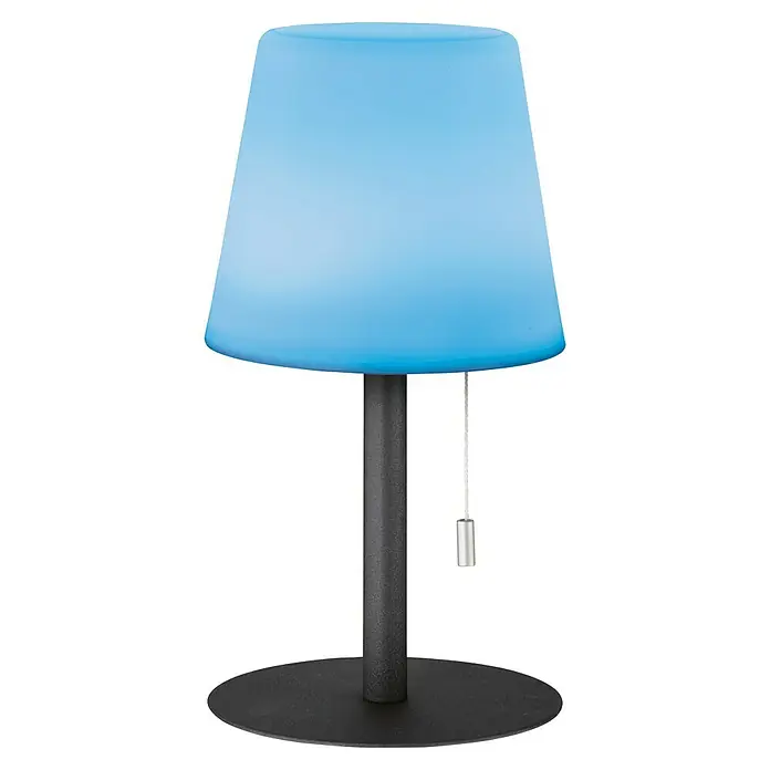FHL easy Akku-Tischleuchte GARDEN - 2 W, L x B x H: 15 x 15 x 29 cm, Sand, RGBW - Nahaufnahme einer blauen Tischleuchte mit einem schwarzen Ständer und einem Zugschalter vor einem schwarzen Hintergrund.