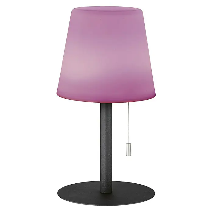 FHL easy Akku-Tischleuchte GARDEN - 2 W, L x B x H: 15 x 15 x 29 cm, Sand, RGBW - Nahaufnahme einer stilvollen Tischleuchte mit rosafarbenem Schirm, die ein sanftes, warmes Licht verbreitet und eine gemütliche Atmosphäre schafft.